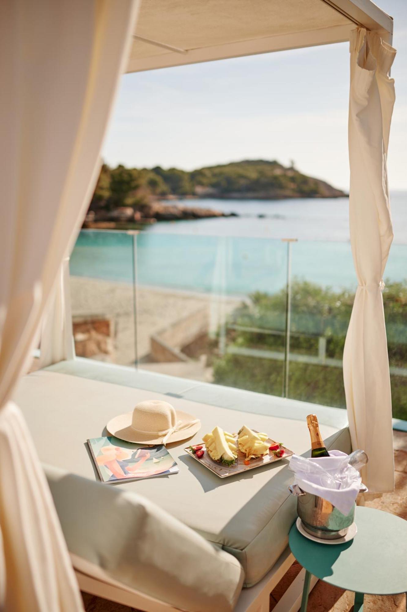 Aluasoul Carolina - Adults Only Hotel Font de sa Cala Ngoại thất bức ảnh